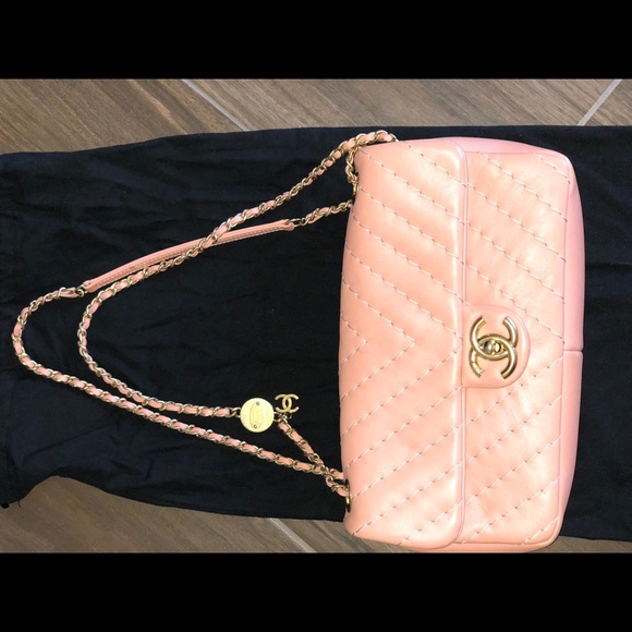 Chanel handbag - Picture 1 of 3